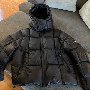 New Urban Outfitters Puffer Jacket Women’s Small